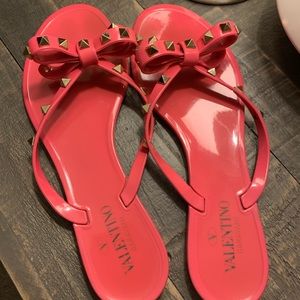 Valentino Garavani Rockstud bow flip flops Size 40